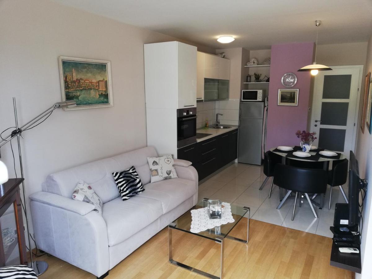 Near Beach Apartment Reno With Private Parking Split Eksteriør billede
